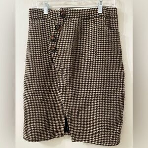 Sm-Med Houndstooth Skirt with Button Detail